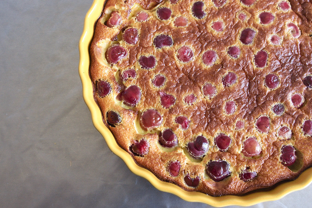 Recette de clafoutis aux cerises sans gluten : un dessert fruité