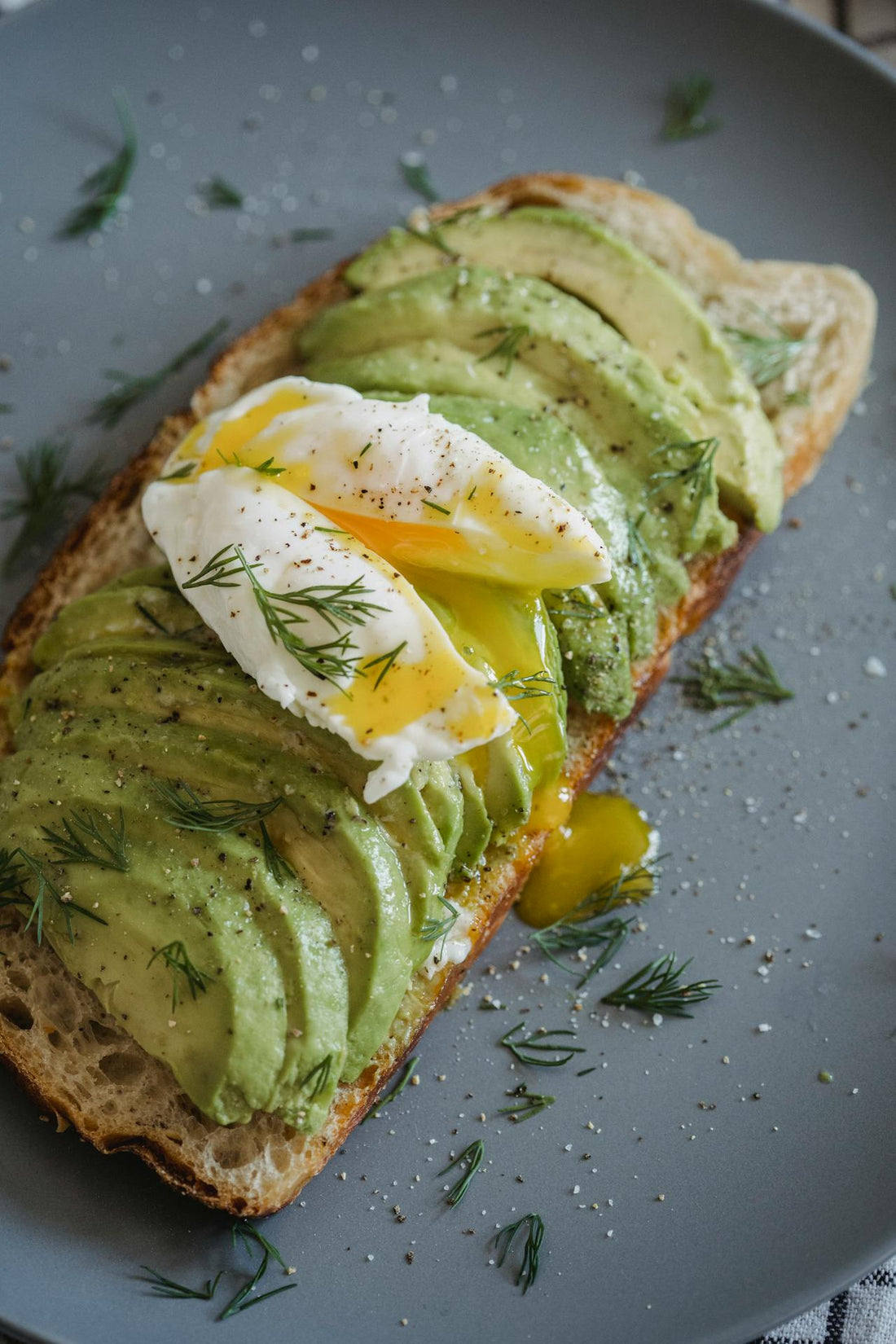 Recette de tartines sans gluten avec avocat et œuf poché